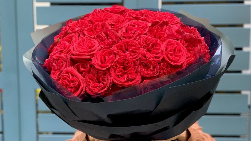 Bó hoa hồng đỏ sang trọng cho nữ ngày sinh nhật