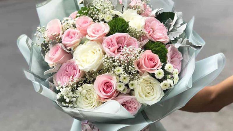 Mẫu hoa sinh nhật dành cho nữ - hoa hồng trắng hồng