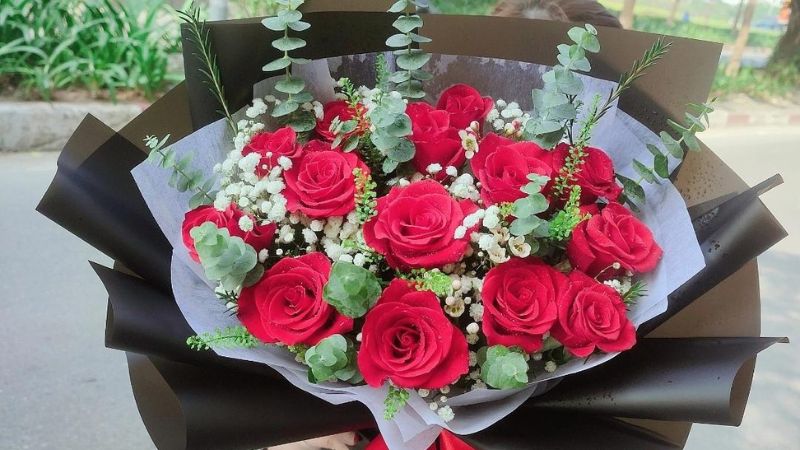 Bó hoa hồng đỏ tròn sinh nhật nữ